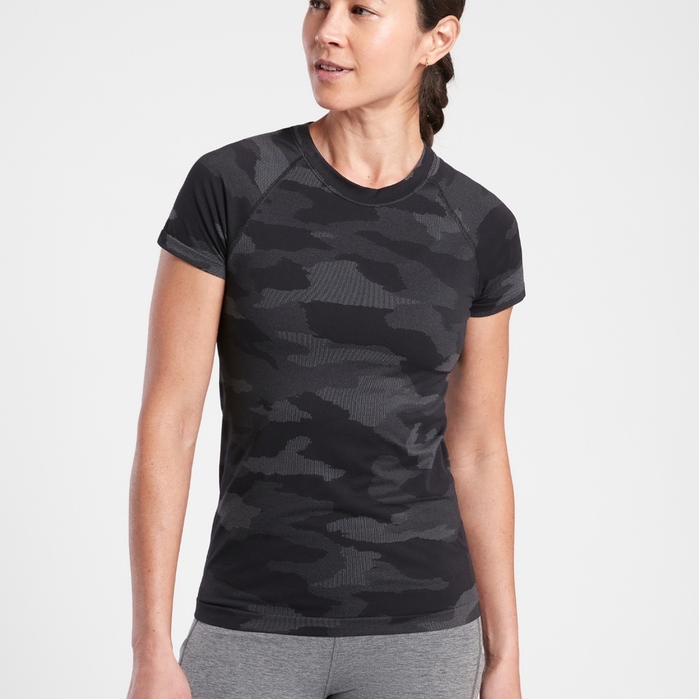 Momentum Seamless Camo Tee